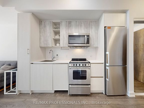 3rd image of 251 Manitoba St #504