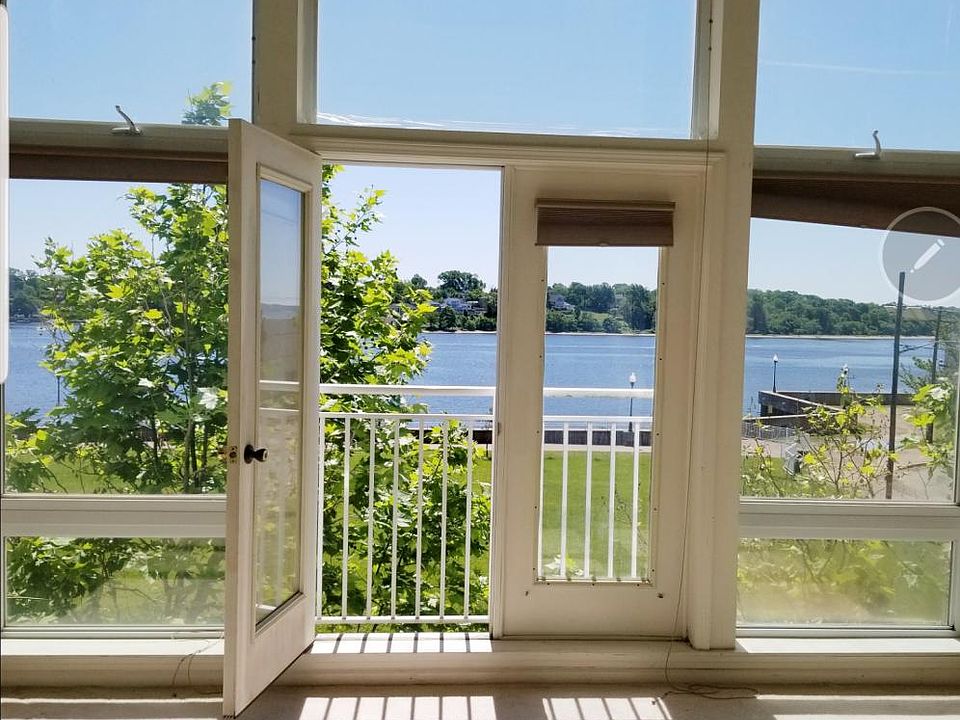 KITCHEN, DINING ROOM, LIVING ROOM VIEW!