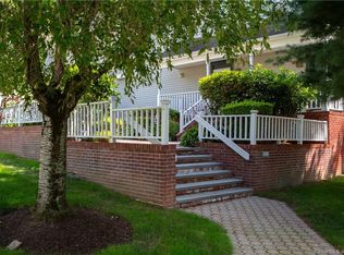 223 Mayfield Dr, Trumbull, CT 06611