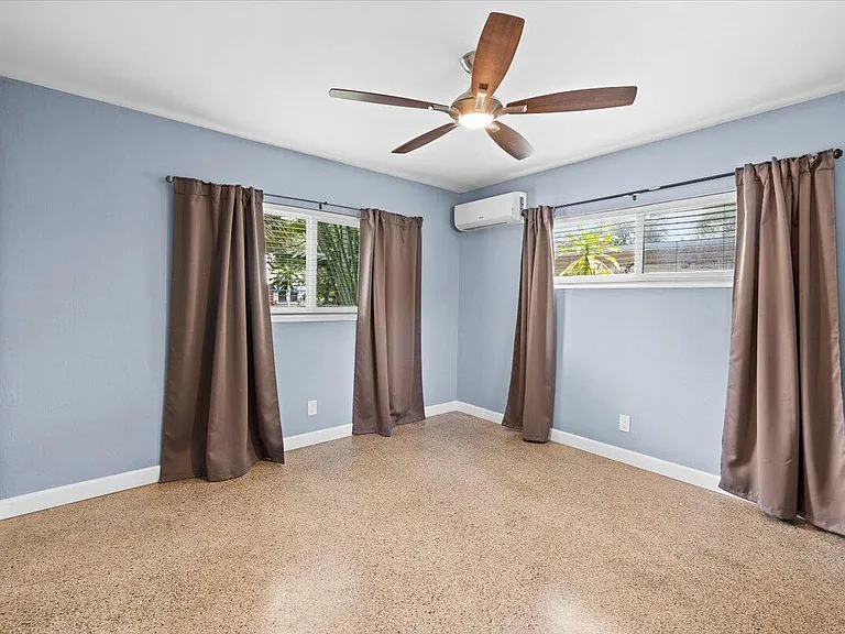 305 NE 14th Ave — Photo 15