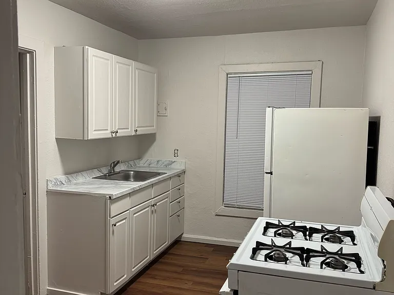 545 N California St #10 — Photo 9