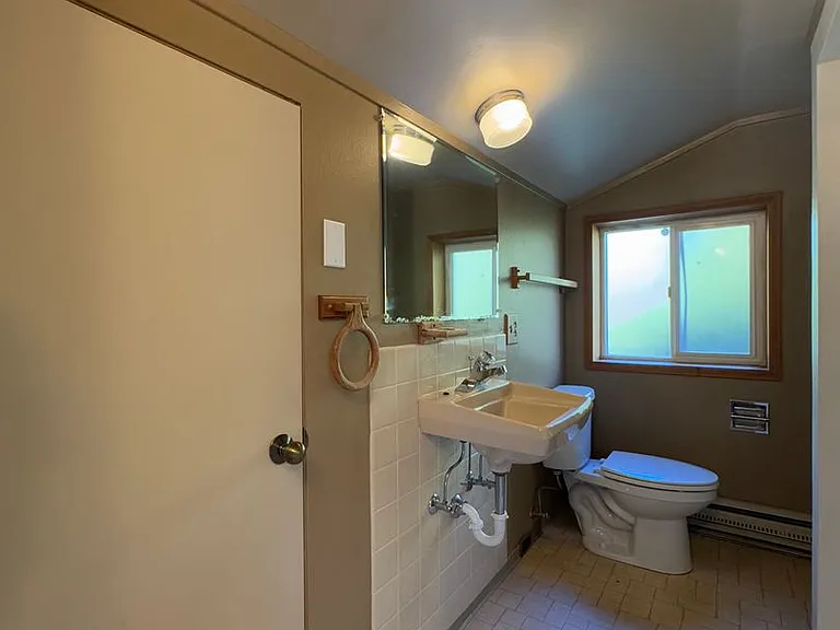 1001 N Brooklane St — Photo 50