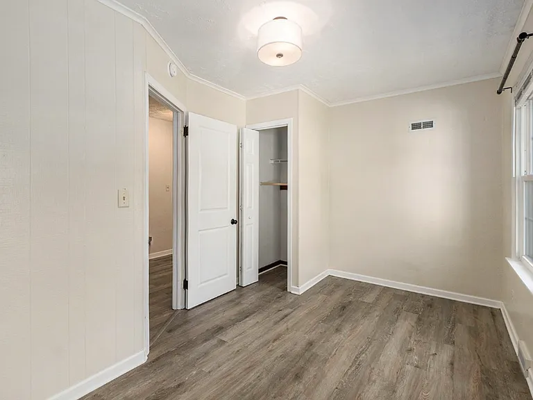 191 E Division St — Photo 12