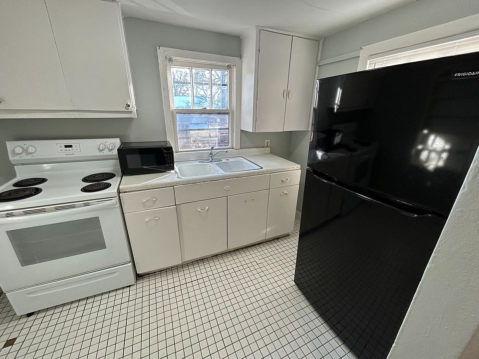 2nd image of 1020 W 45th St #3