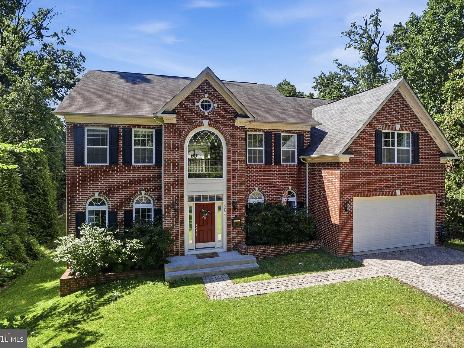 5 bed, 4.5 bath, 4700 sqft, $8,000 — Photo 3