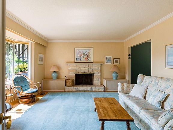 4th image of 2045 San Rafael Cres