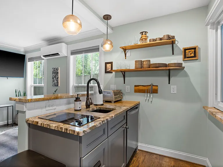 105 Sumner St #2B — Photo 2