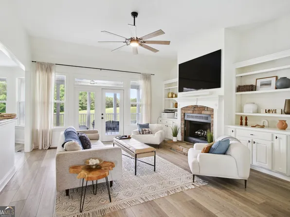 524 Forrest Ave, Fayetteville, GA 30214