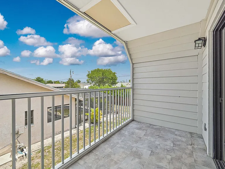 17337 Phlox Dr — Photo 26