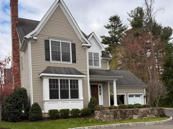 88 Clubhouse Dr, Stamford, CT 06902