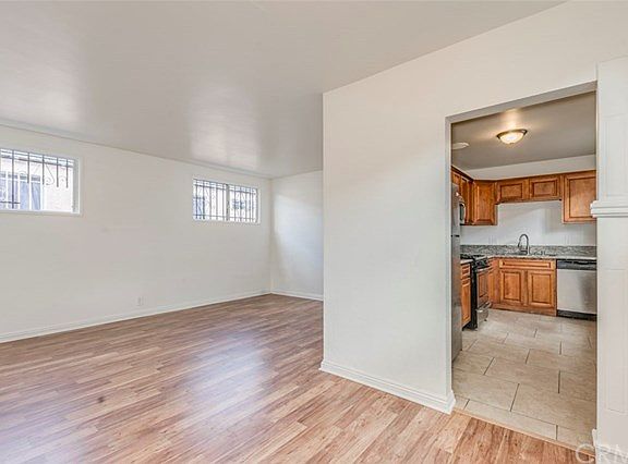 5th image of 1257 E 109th St