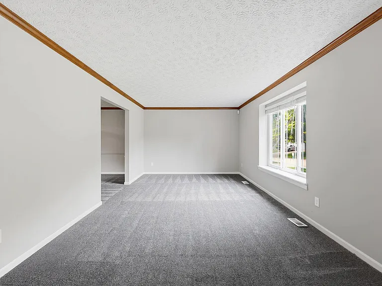 205 Brownsfell Dr — Photo 6
