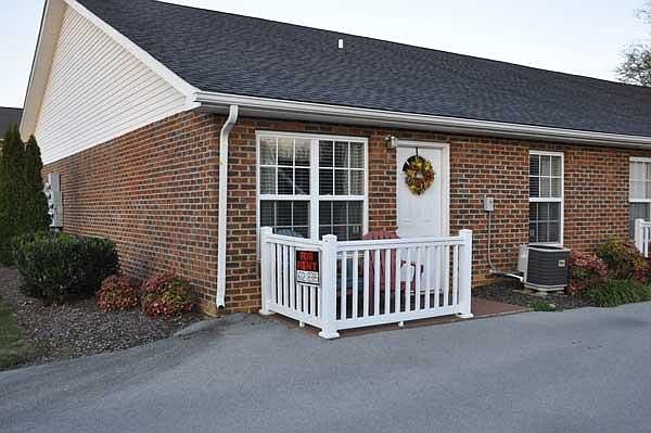 1st image of 9 Boone Hill Ct