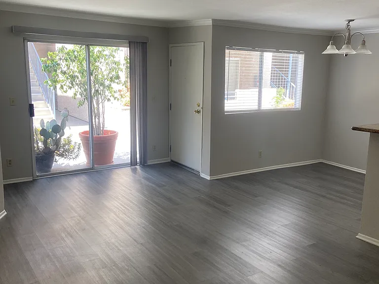 600 N Whitnall Hwy — Photo 5