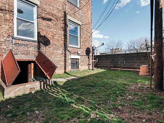 5th image of 22 Smith St