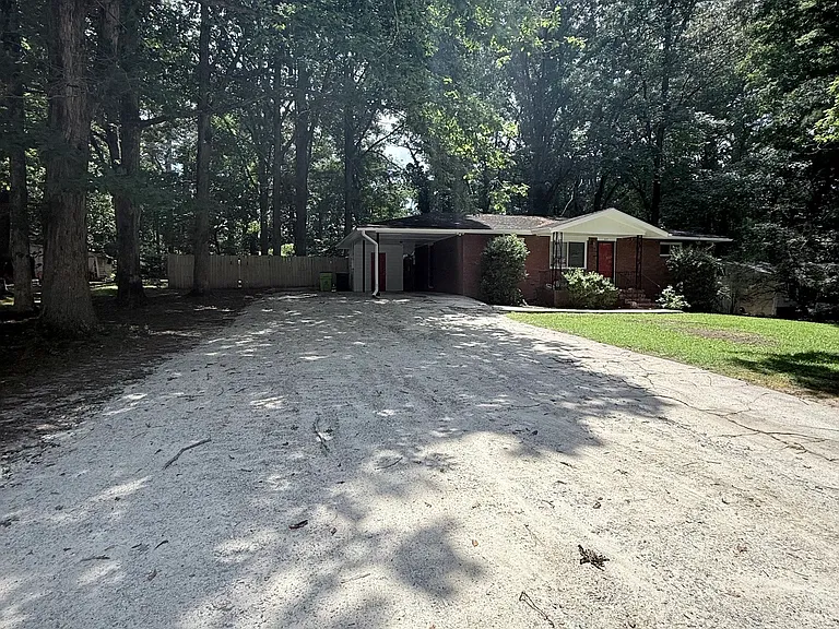 317 Hilltop Circle Ext SW — Photo 3