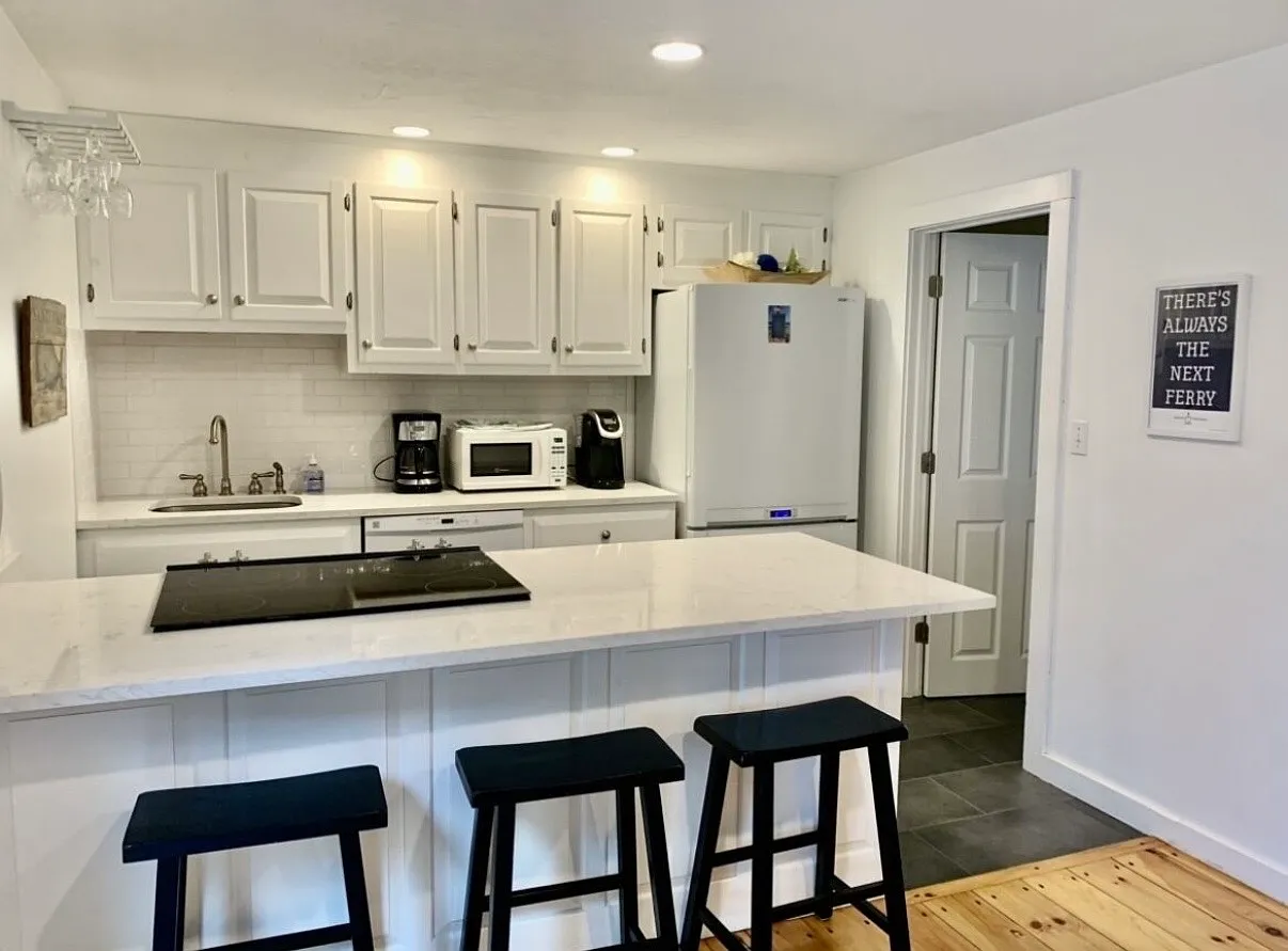 2 bed, 1.5 bath, 1022 sqft, $2,500 — Photo 3