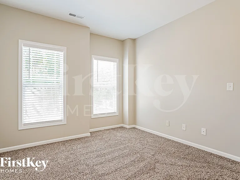 3253 Groveshire Dr — Photo 17