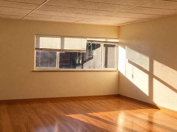 5th image of 1821 Marine St APT A