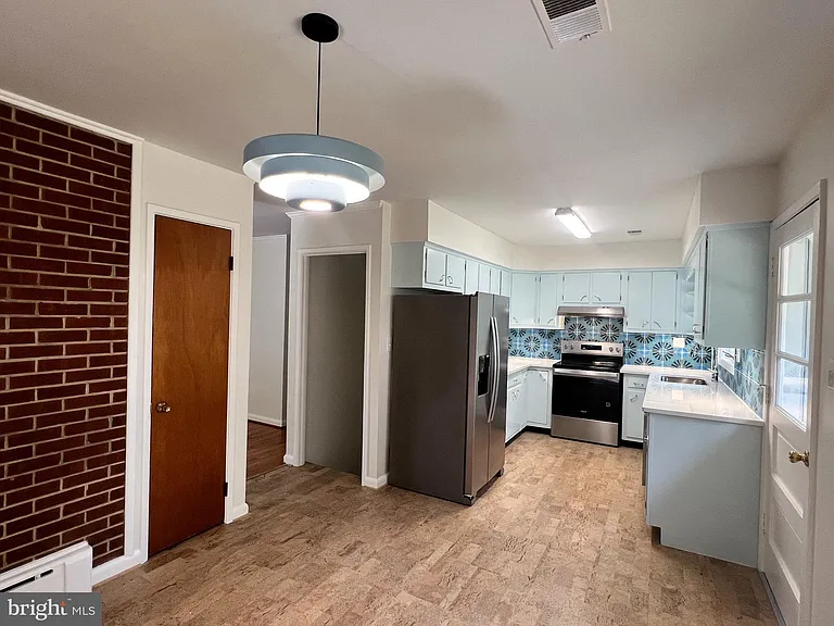 12405 Shafer Ln — Photo 17