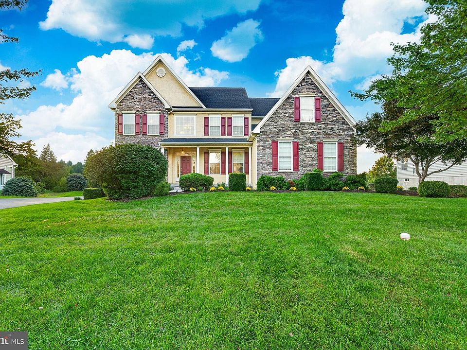 1st image of 116 Cyprus Ln