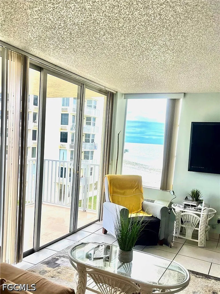 1 bed, 1.0 bath, 517 sqft, $2,300 — Photo 3