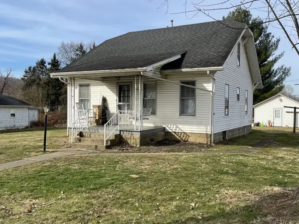 1221 Buckeye Ln, Syracuse, OH 45779