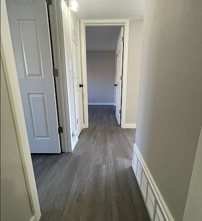 3rd image of 3335 Benton St #4