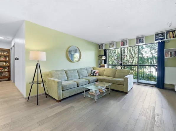 1622 Frances St #201, Vancouver, BC V5L 1Z4