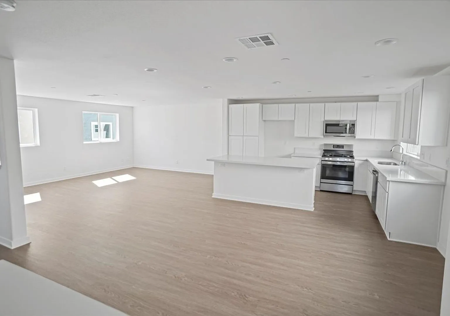 4-Bedroom Home for Rent Move-In Ready — Photo 2