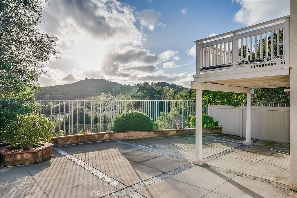 4 bed, 2.5 bath, 1980 sqft, $5,200 — Photo 2