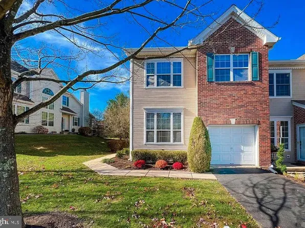 16 Dispatch Dr, Washington Crossing, PA 18977