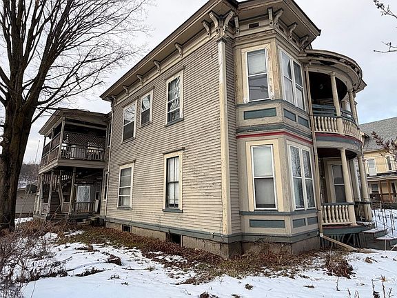 3rd image of 372 N Main Street