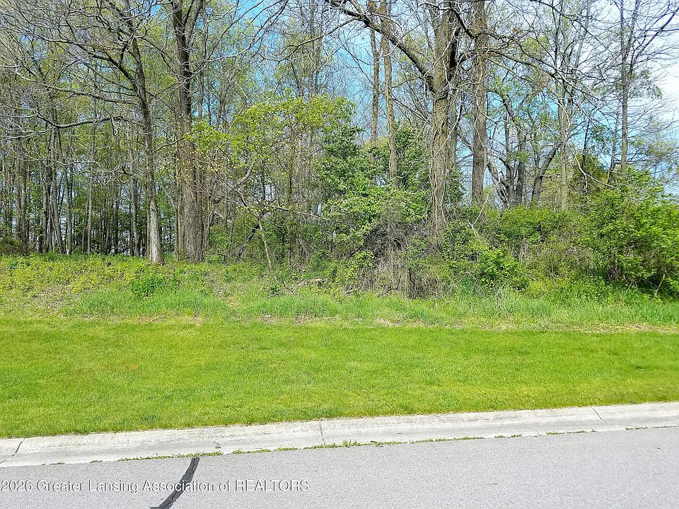 2nd image of 302 Blossom Dr