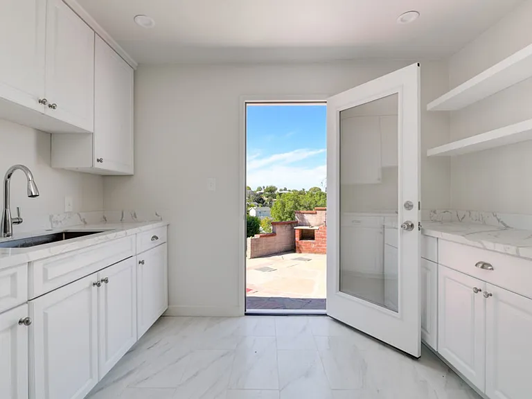 4028 Casita Way — Photo 6