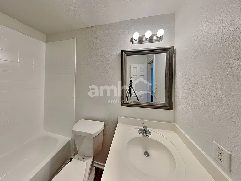 8802 Mission Mdw — Photo 16
