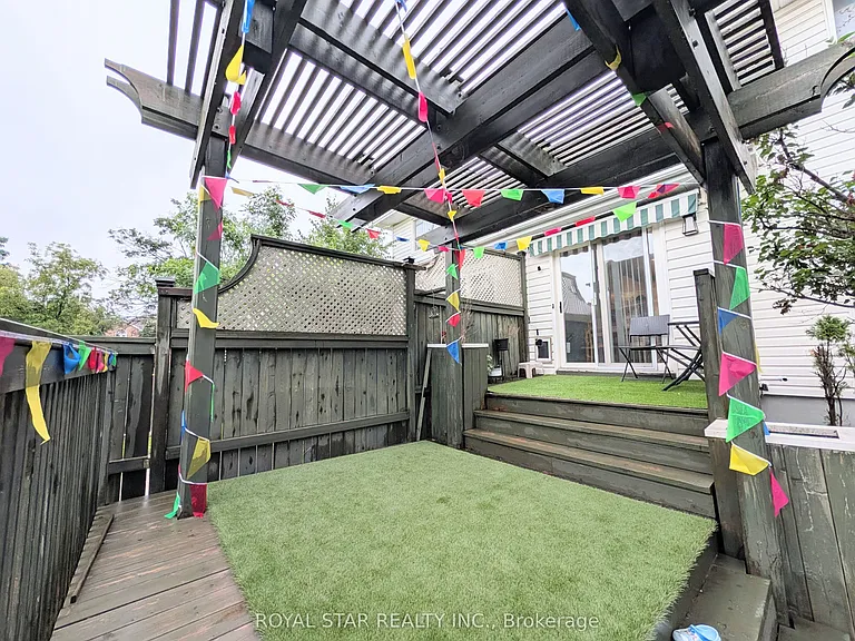 38 Springcreek Cres — Photo 25