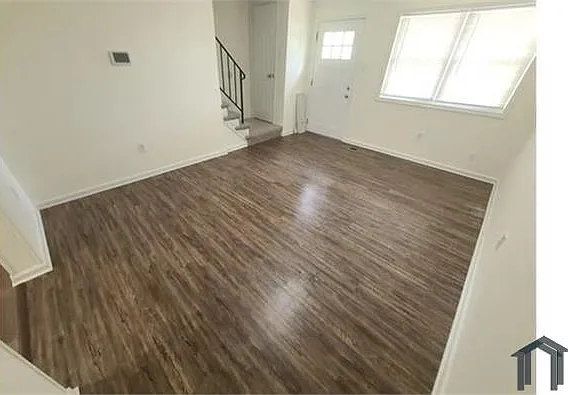 621 Kingston Rd — Photo 5