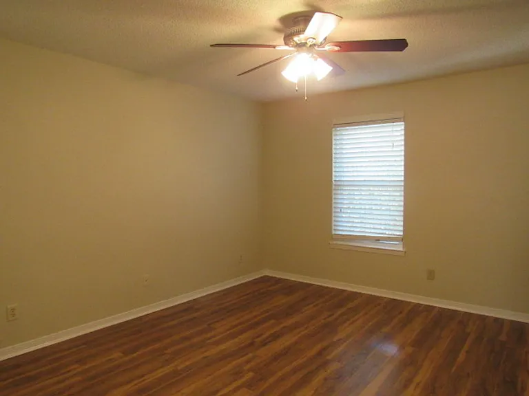 9004 Governors Place Ct — Photo 8
