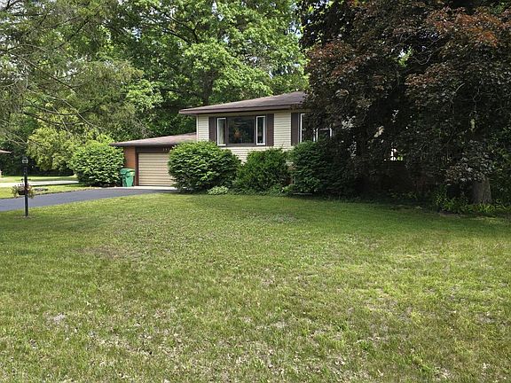 3rd image of 28548 Fairlane Dr