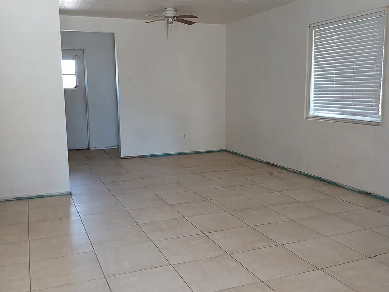 2937 W Solano Dr S — Photo 3