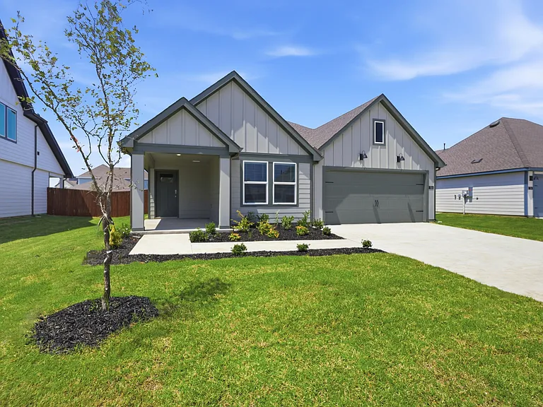 750 Orchid Way — Photo 2