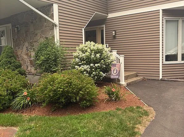 43 S View Dr, Southwick, MA 01077