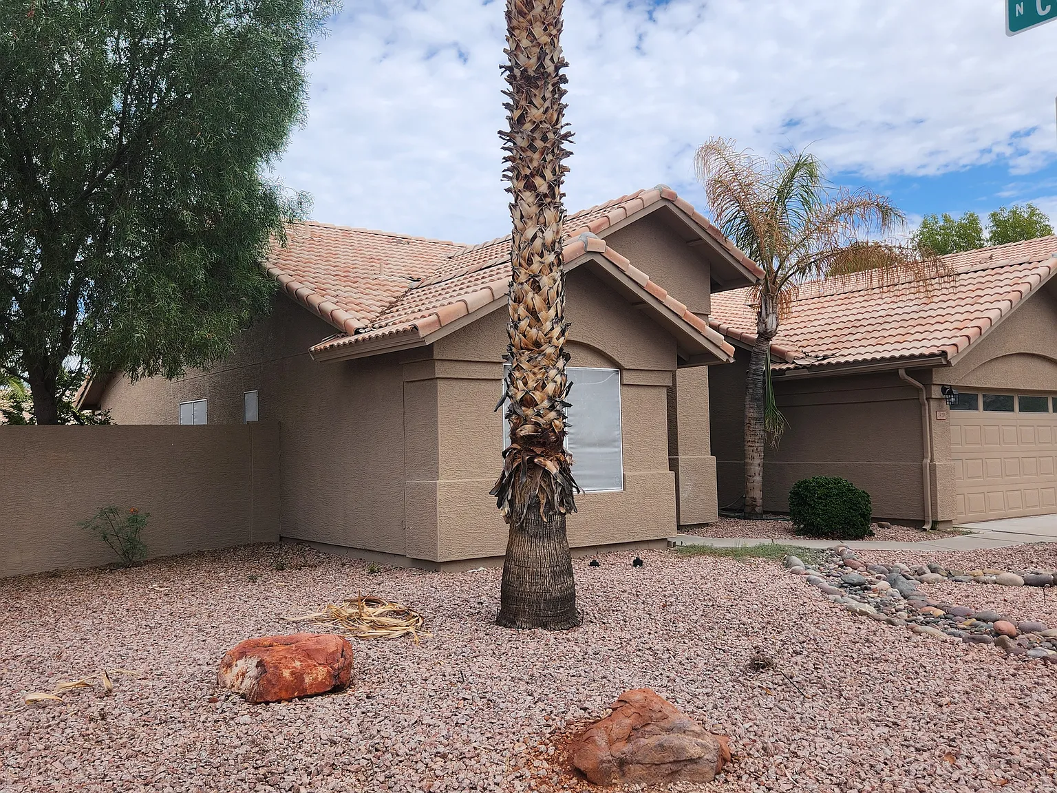 1410 E Bruce Ave — Photo 1