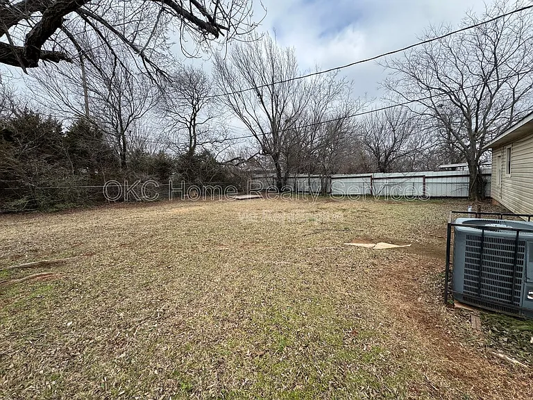 4201 NE 16th Ter — Photo 12