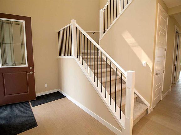 3rd image of 127 E Sundown Cres