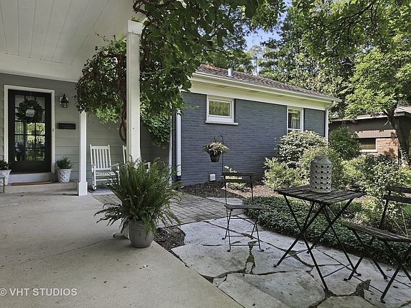 3rd image of 336 E Hawthorne Blvd