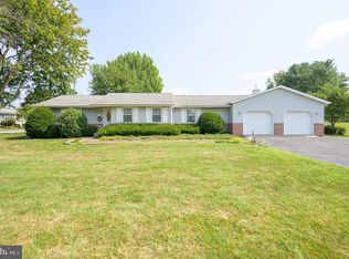61 Lindsey Dr, Charles Town, WV 25414
