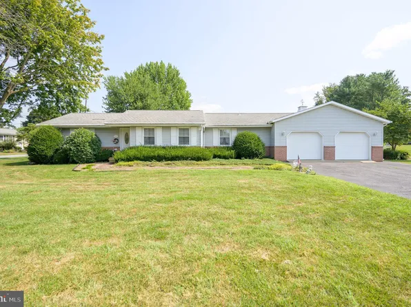 61 Lindsey Dr, Charles Town, WV 25414