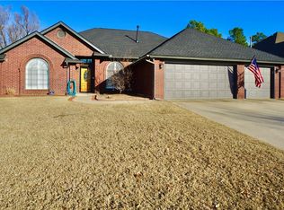 1256 Three Oaks Cir, Midwest City, OK 73130